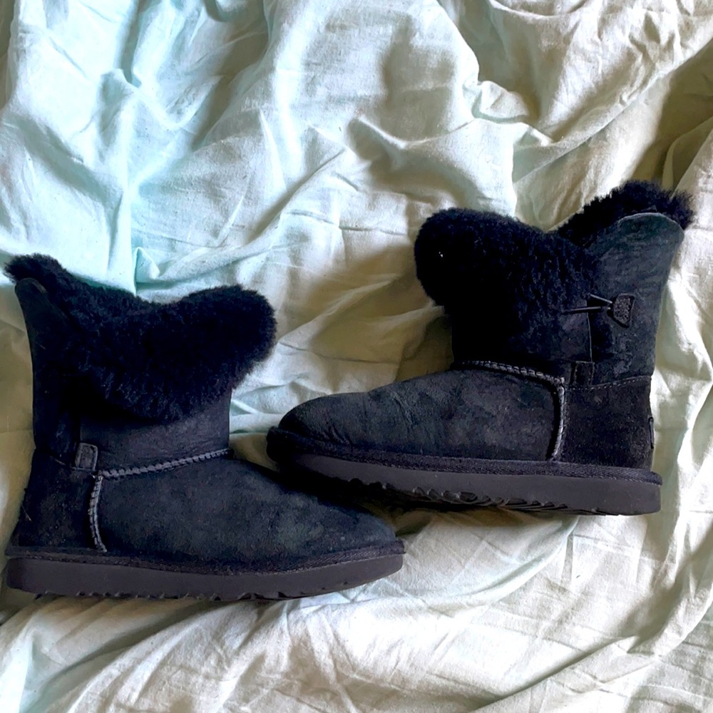 I am selling these super comfy UGGS!